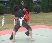 相撲比賽同學僵持不下照片