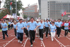 校長帶領一、二級主管跑步照片