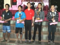 獲獎同學與校長合影照片