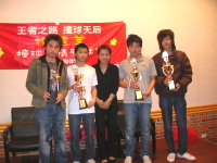 撞球天后柳信美與同學合照