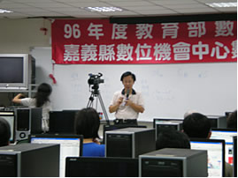 廖啟宏副教授講課照片