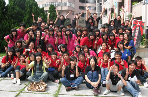 吳鳳應日系與東吳高職觀光科師生大合照