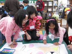 團體創作故事臉照片