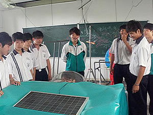 協志工商展示太陽能車照片