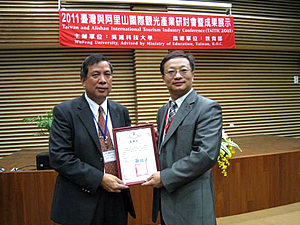 頒發感謝狀照片 頒發感謝狀照片