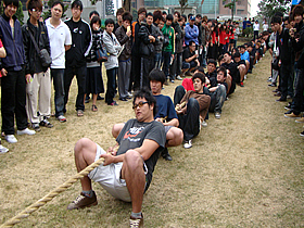 男子組拔河照片