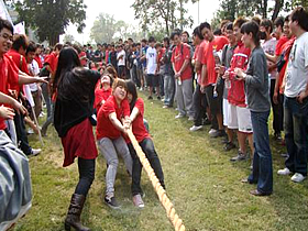 女子組拔河照片