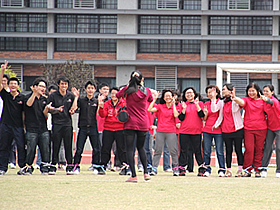 師生20人21腳照片