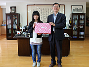 蘇校長頒獎優良教學助理照片