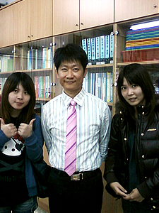 徐煒峻老師與同學照片