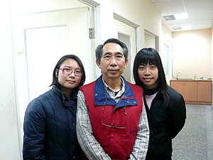 謝松鈿老師與同學照片