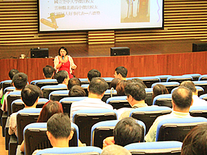 鄭淑勻理事長演講照片