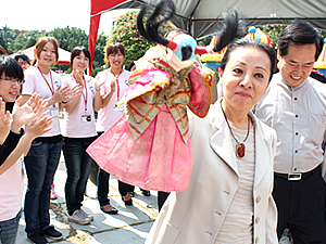 縣長體驗布袋戲照片