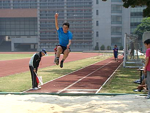 跳遠比賽照片