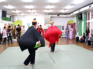 蘇校長參與相撲比賽照片