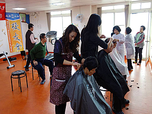 歲末送愛心義剪活動照片