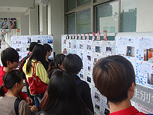 學生參與投票照片