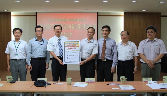 本校與民雄/頭橋工業區簽約照片