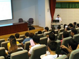 徐源德總經理演講照片