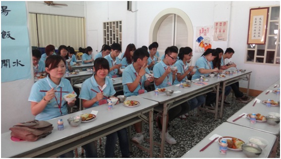 學員吃飯禮儀照片 學員吃飯禮儀照片