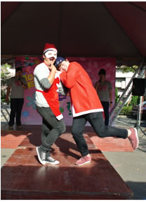 同學搞怪創意走秀照片