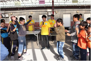 手腳並用闖關照片