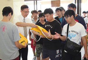 致贈新生見面禮照片