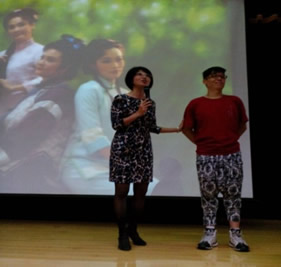 劇團人員現場示範照片