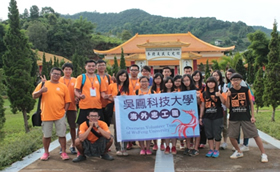 抵達現場合影照片