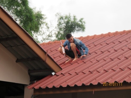 幫忙修補屋頂照片