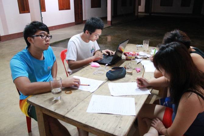 同學間開會照片