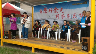 朱耀祥老師帶動阿公阿嬤活動照片
