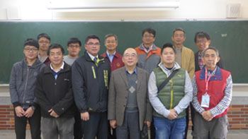 系友回娘家合影