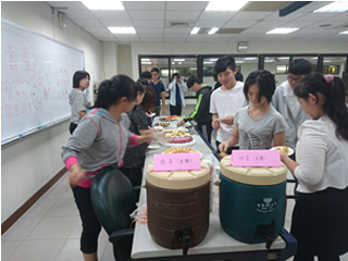 關懷成長暨慶生會活動照片