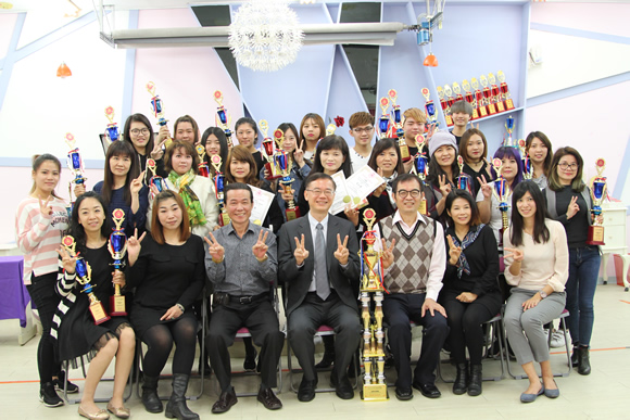 造型系國際菁英賽校長頒獎照片