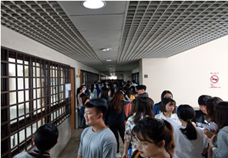 統一入學測驗考生進場照片