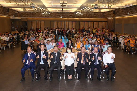 校友會理事長交接典禮圓滿成功