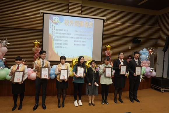 校外比賽傑出獎合影照片
