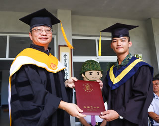 懇親會結合學位授予典禮