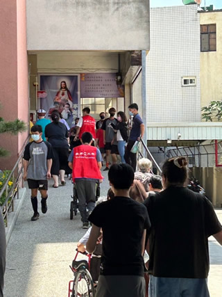 吳鳳科大捐物資做公益